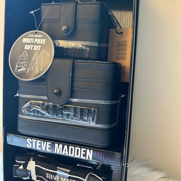 NEW Steve Madden Vanity 4pc Crossbody Black Gift Set - Picture 3 of 11